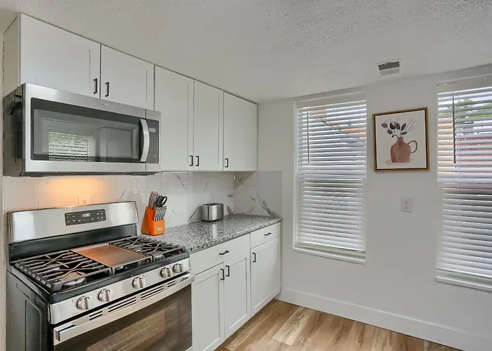 Troy Hill 2a Modern Private Bedroom With Shared Bathroom * Pittsburgh