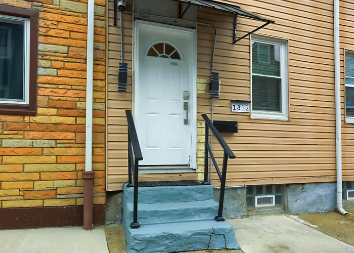 Troy Hill 2a Modern Private Bedroom With Shared Bathroom * Pittsburgh